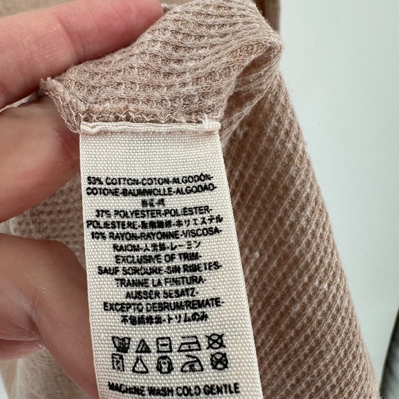 We The Free Beige Long Sleeve Scoop Neck The Incredible Tee Top Medium FLAWED - Picture 12 of 14